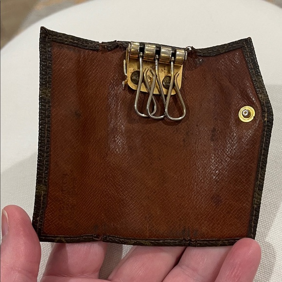 Louis Vuitton Monogram 3-Key Holder - Picture 5 of 9